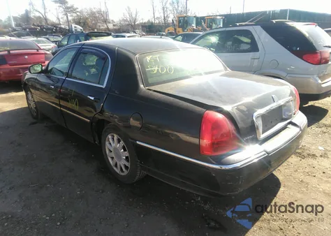 2009 Lincoln Town Car Signature Limited z USA, uszkodzony, nr VIN 2LNHM82V49X604935